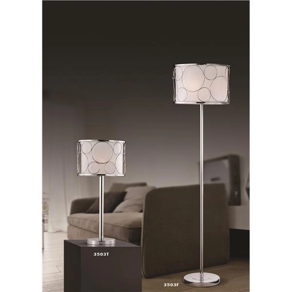 PODŁOGOWA LAMPA Z BIAŁYM KLOSZEM W KRĘGI